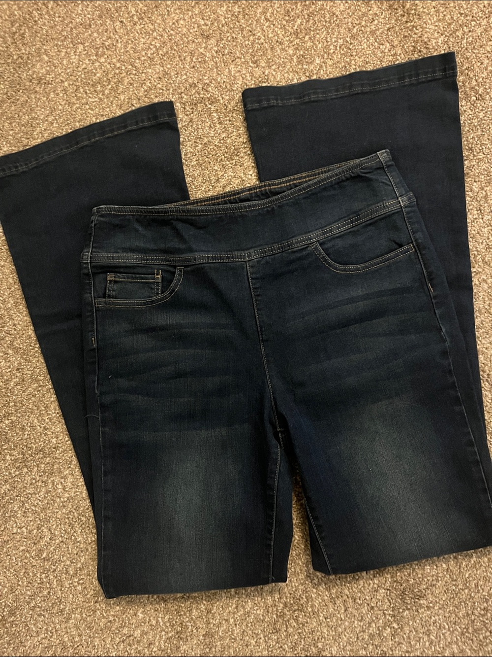 sofia by sofia vergara Dark Indigo Flare Jeans. 33inseam. no zip/buttons